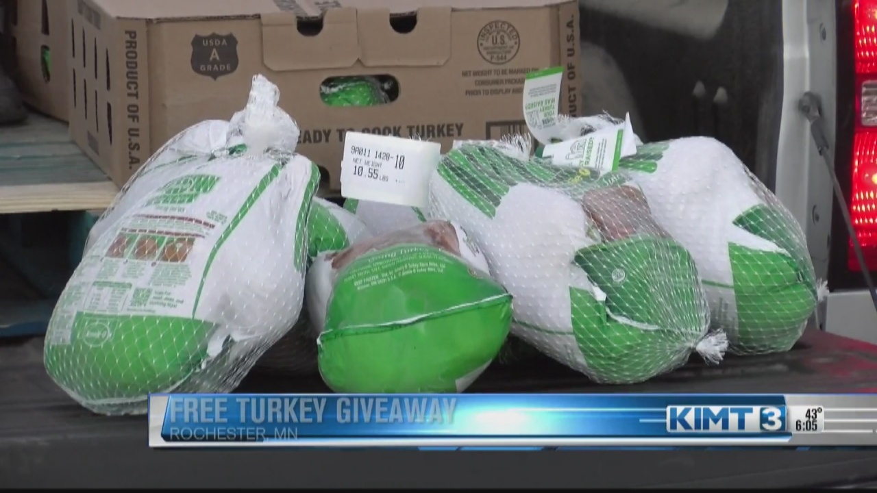 ElCOR Construction gives away free turkeys - Vimarsana News
